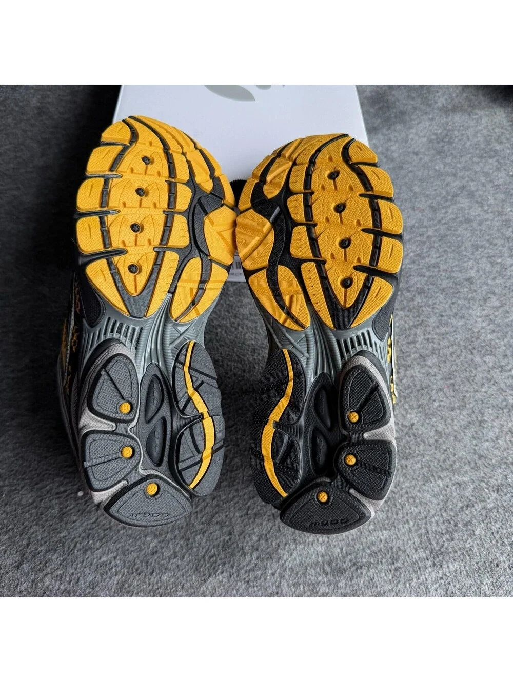Saucony ProGrid Omni 9 Shoes Mens Size 9 Gold Carbon Running Sneakers S70739-66